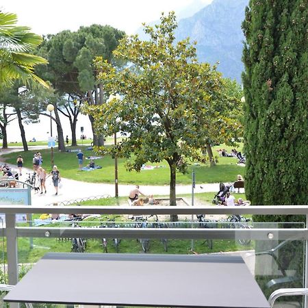 Terrazza Sul Lago リーヴァ・デル・ガルダ エクステリア 写真