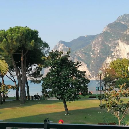 Terrazza Sul Lago リーヴァ・デル・ガルダ エクステリア 写真