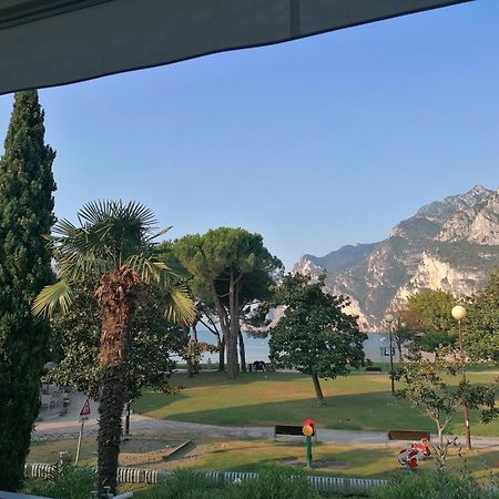 Terrazza Sul Lago リーヴァ・デル・ガルダ エクステリア 写真