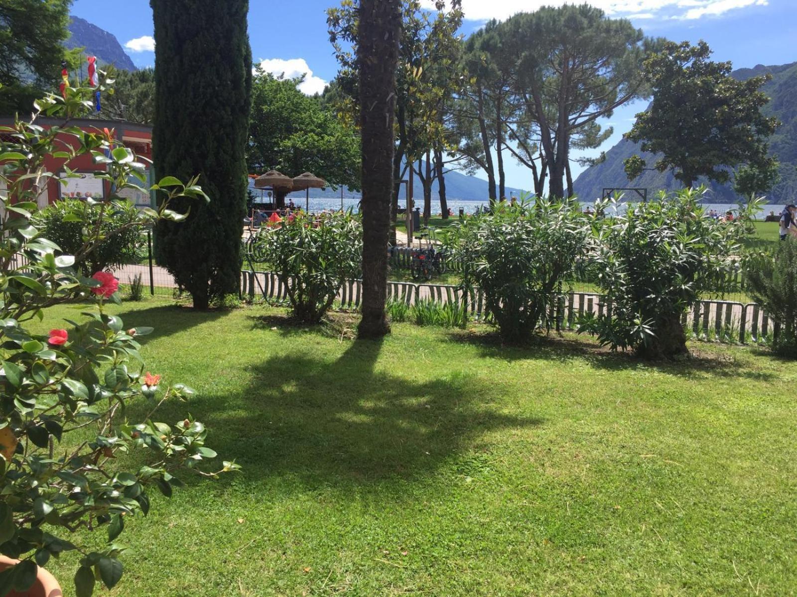 Terrazza Sul Lago リーヴァ・デル・ガルダ エクステリア 写真