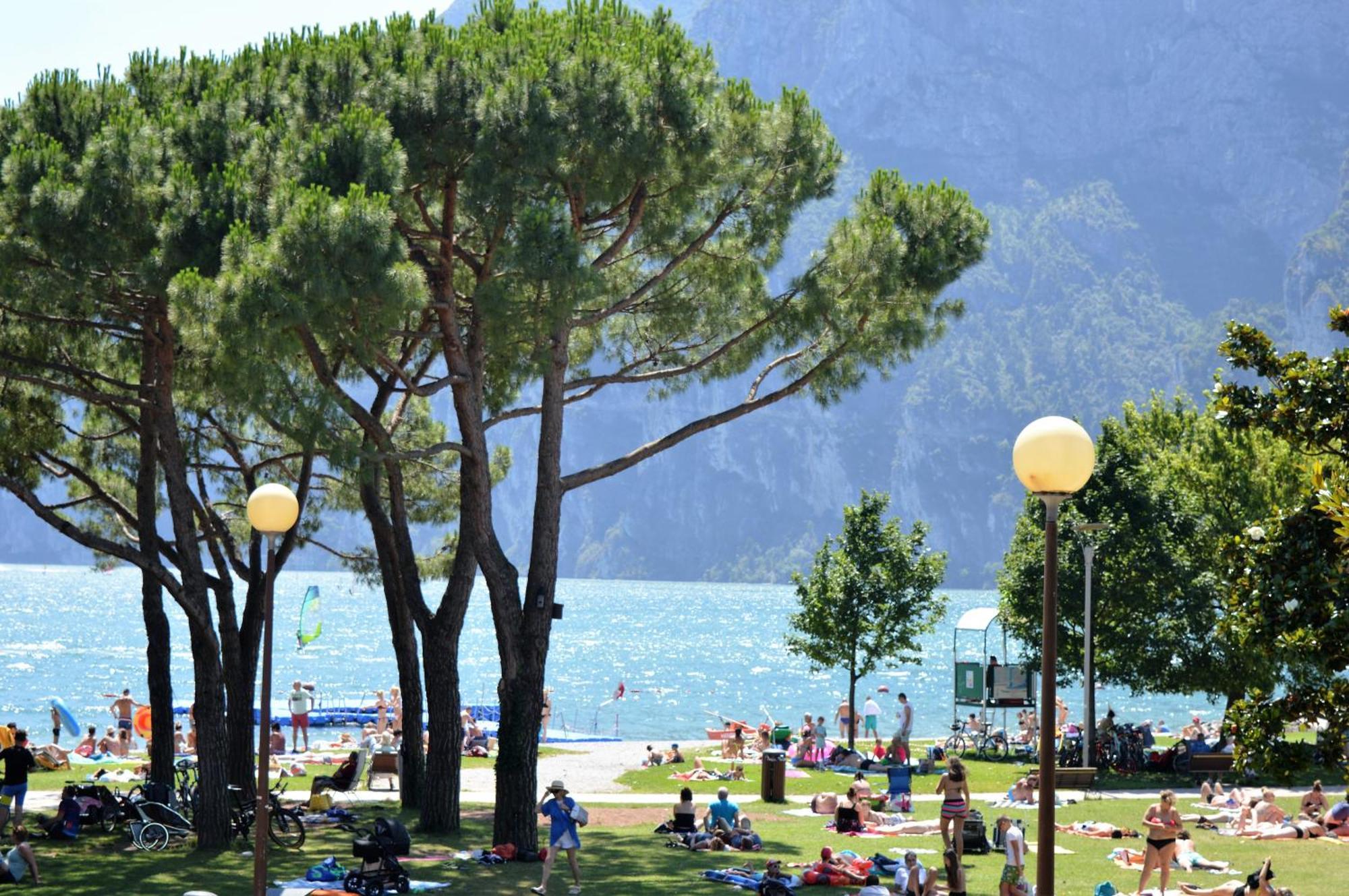 Terrazza Sul Lago リーヴァ・デル・ガルダ エクステリア 写真