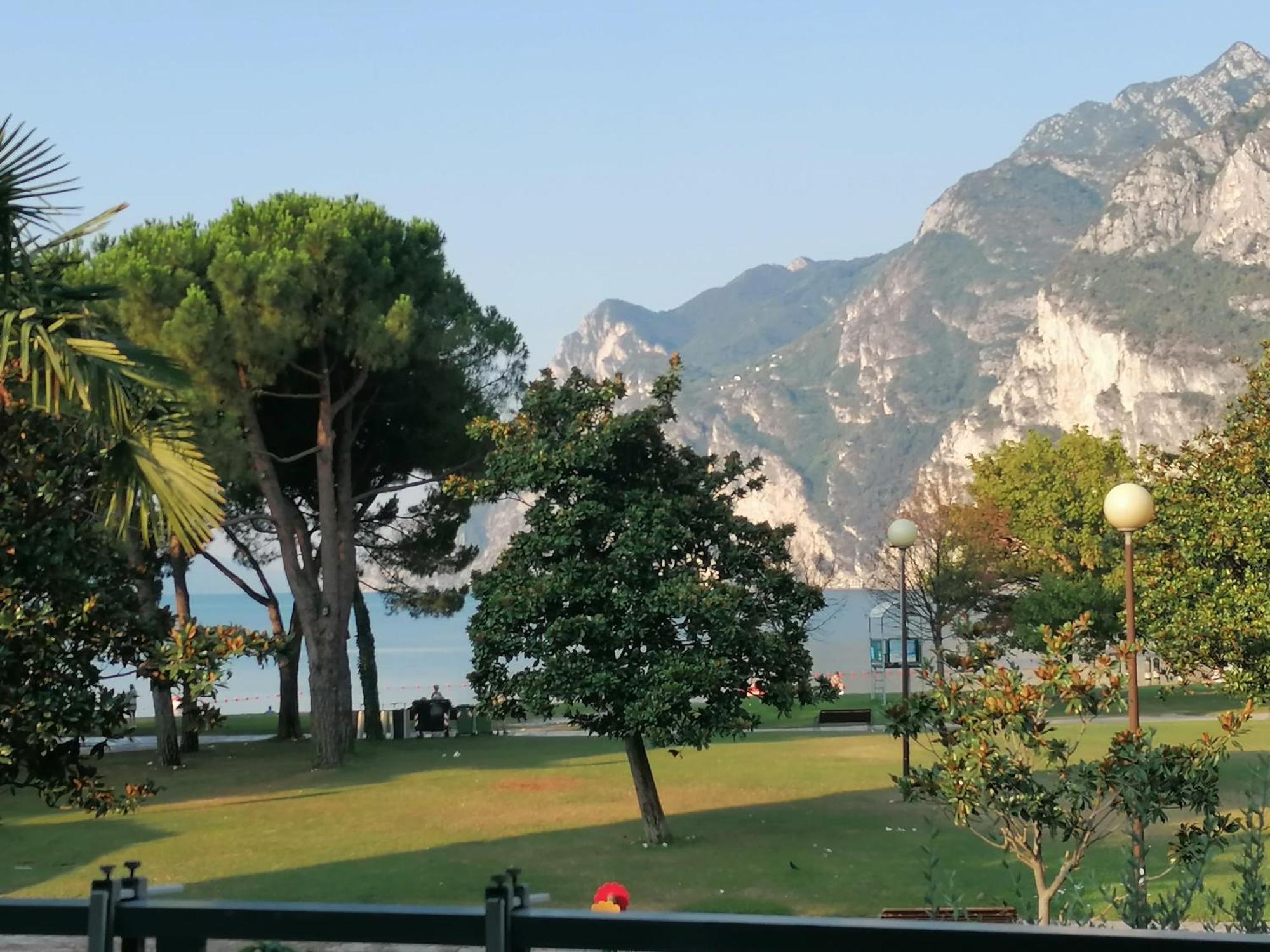 Terrazza Sul Lago リーヴァ・デル・ガルダ エクステリア 写真