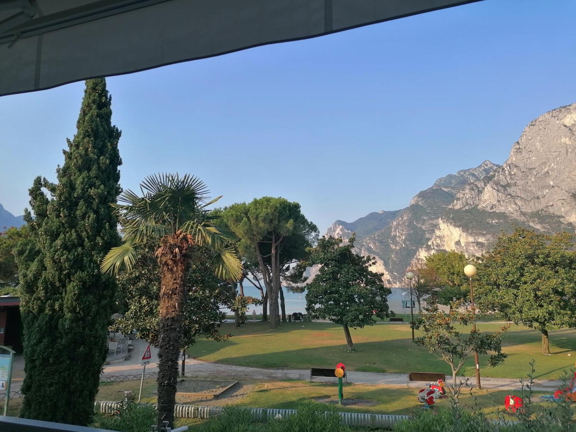 Terrazza Sul Lago リーヴァ・デル・ガルダ エクステリア 写真